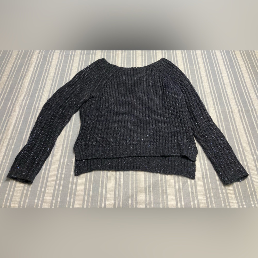 💛TODAY***$17***Jennifer Lopez navy blue sweater with metallic threading.